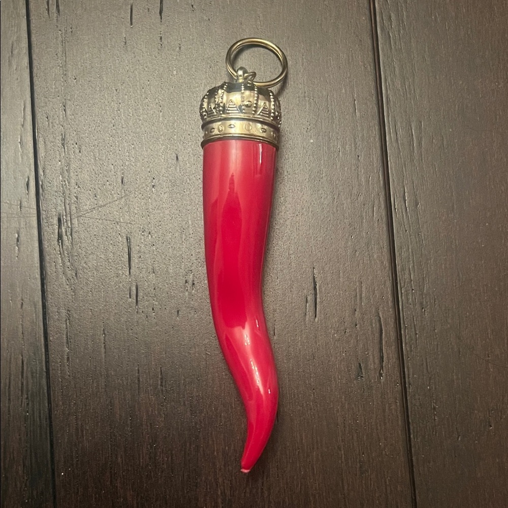 Red Horn keychain with Crown Cap